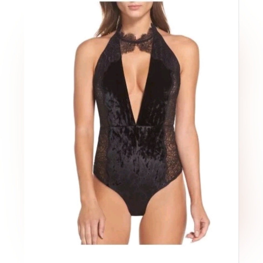 CHELSEA28 NORDSTROM Velvet & Lace Halter Bodysuit | SZ L